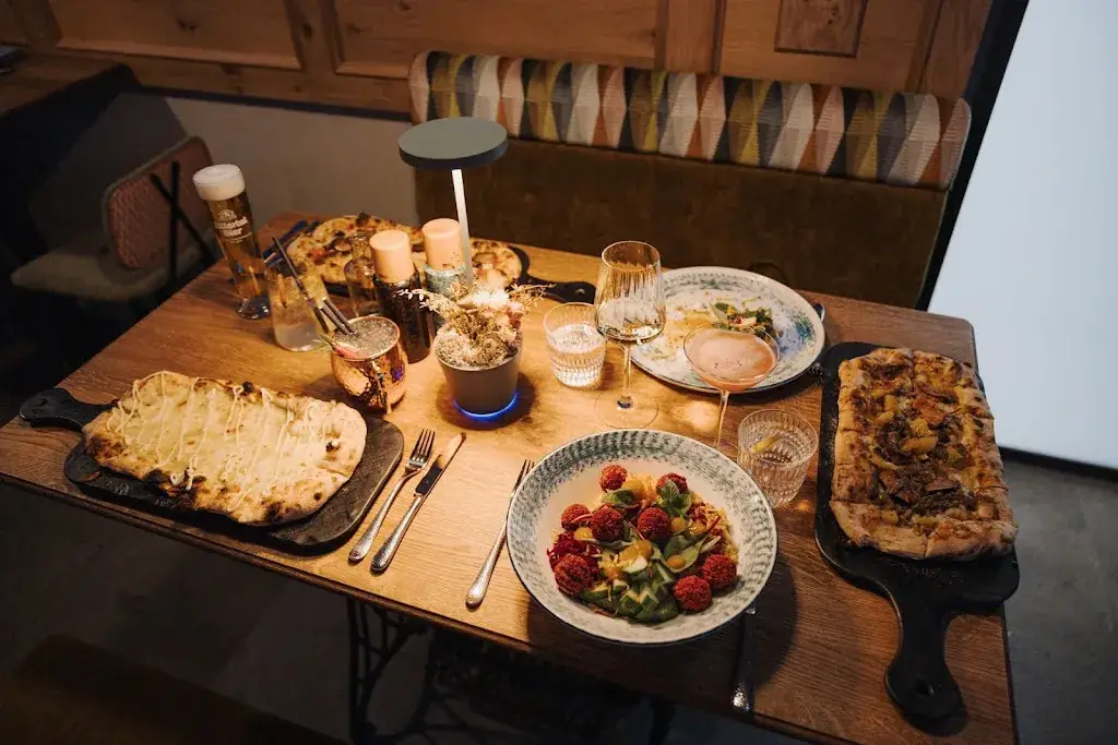 die gute Luise - bar | kitchen | pinseria_Gerlos_slider_image_3