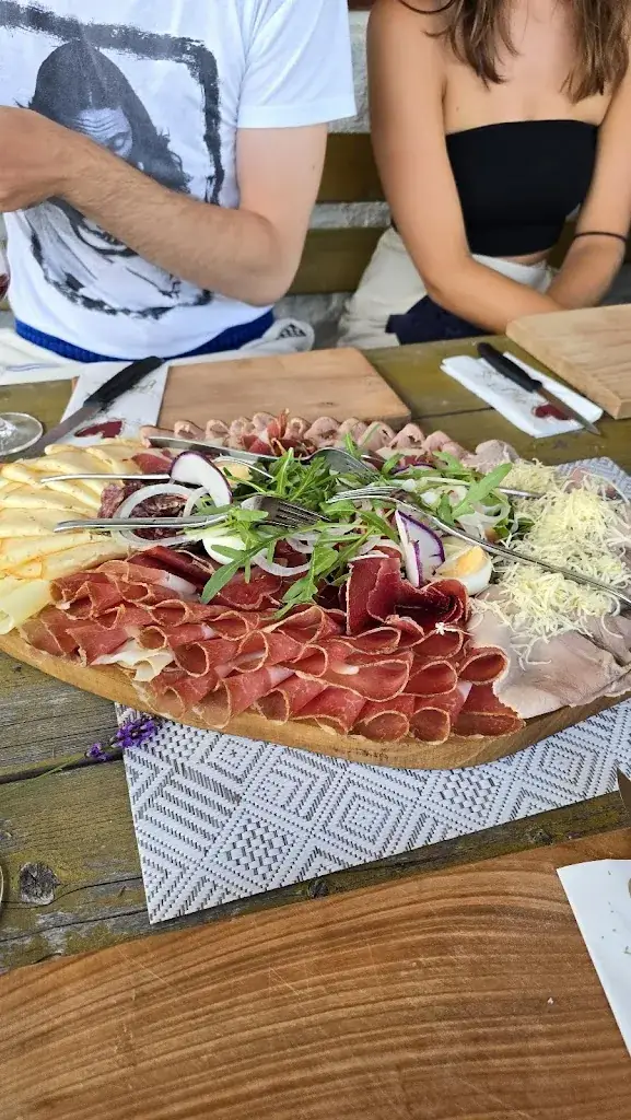 Vincent Ketele_Buschenschenke Hupfa_Berg im Drautal_avis