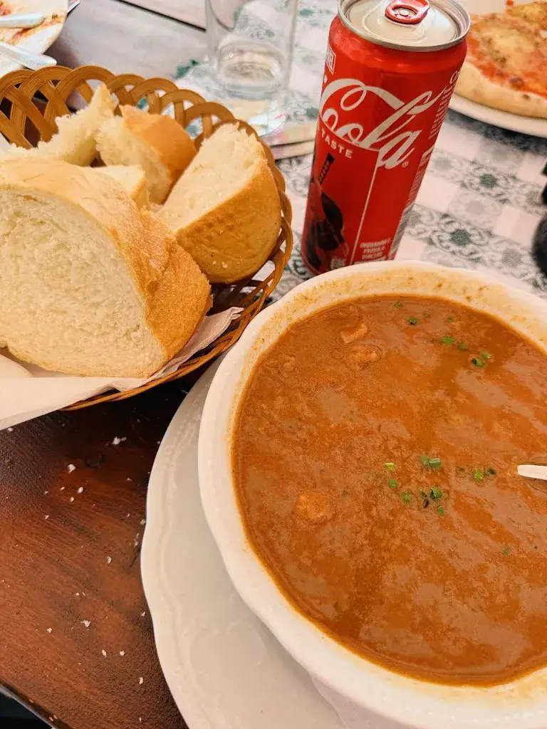 Maya E_Bar Pizzeria Restaurant Terminus_Gries am Brenner_review