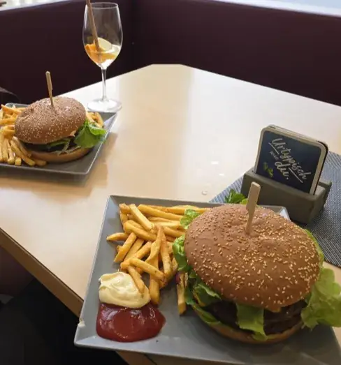 Sarah Grasmeijer_s`Hoamat Platzl Restaurant-Cafe_Gries am Brenner_review