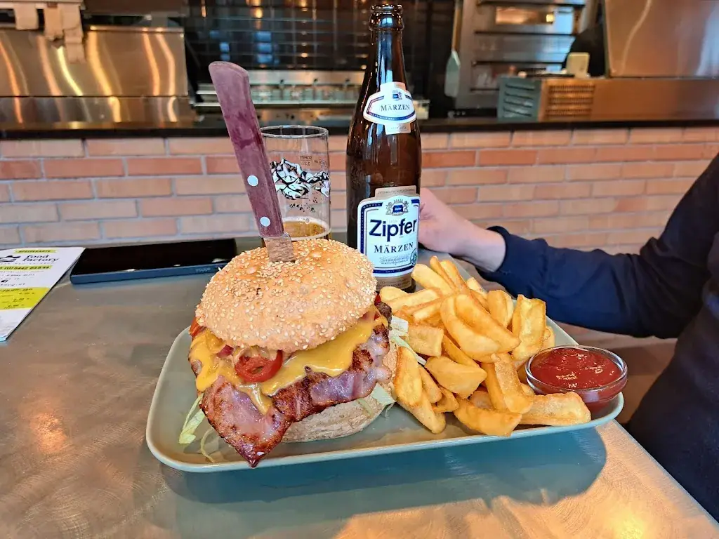 Food Factory Landeck - Burger Pizza Burritos Vegan Grins_Grins_slider_image_2