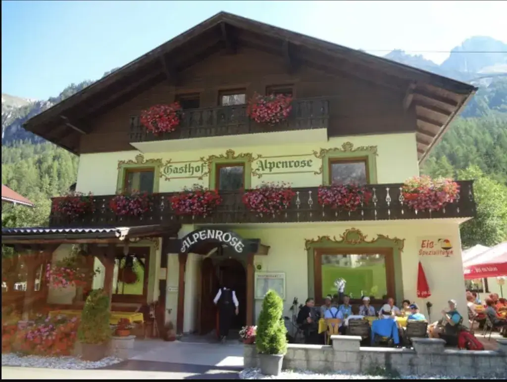 The Nina & Gasthof Alpenrose restaurant à Gschnitz