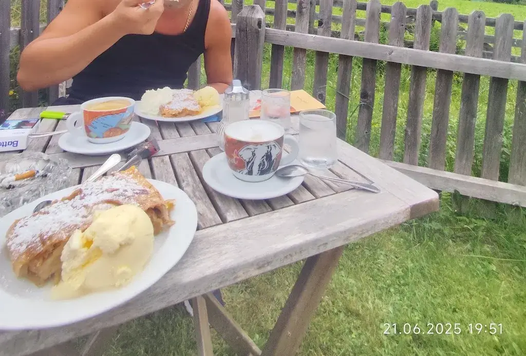 Nelli Hilz_Gasthof Feuerstein_Gschnitz_avis