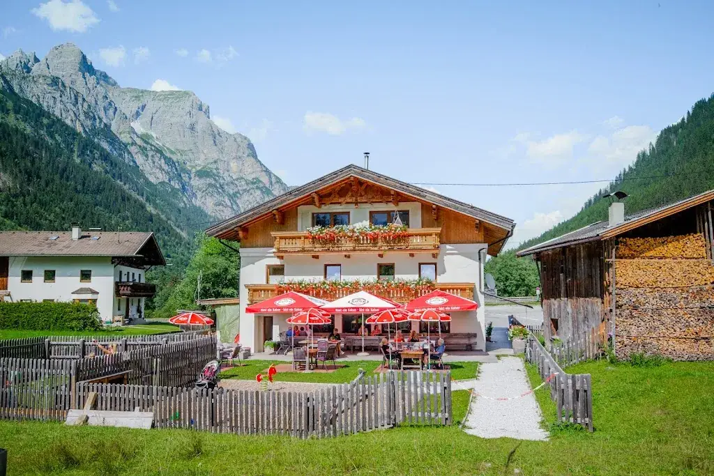Gasthof Feuerstein restaurant à Gschnitz