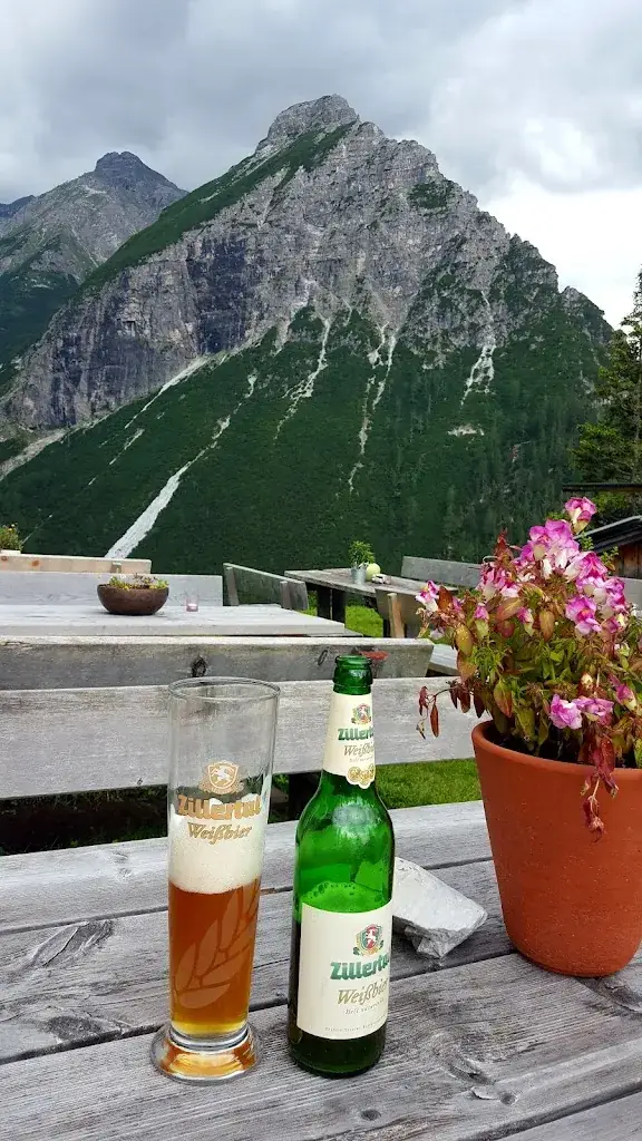 Ioana Scaesteanu_Jausenstation St. Magdalena_Gschnitz_review