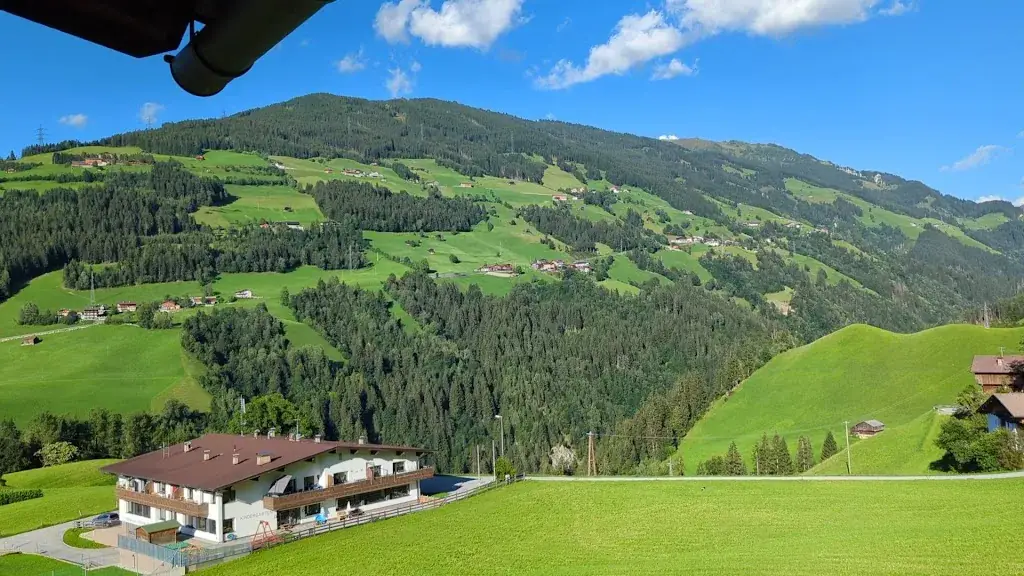 Alpen Wohlfühlhotel Dörflwirt ristorante a Hainzenberg
