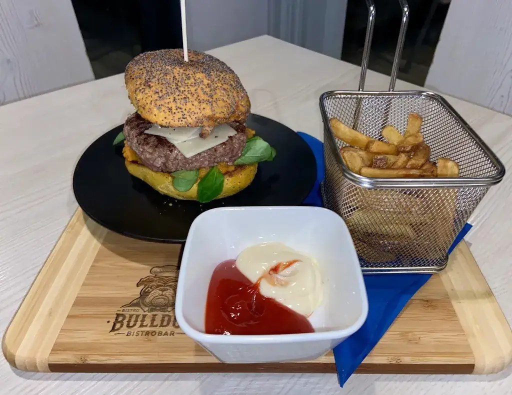 Luca Pizzo_Bulldog Bistro Bar_Heinfels_review