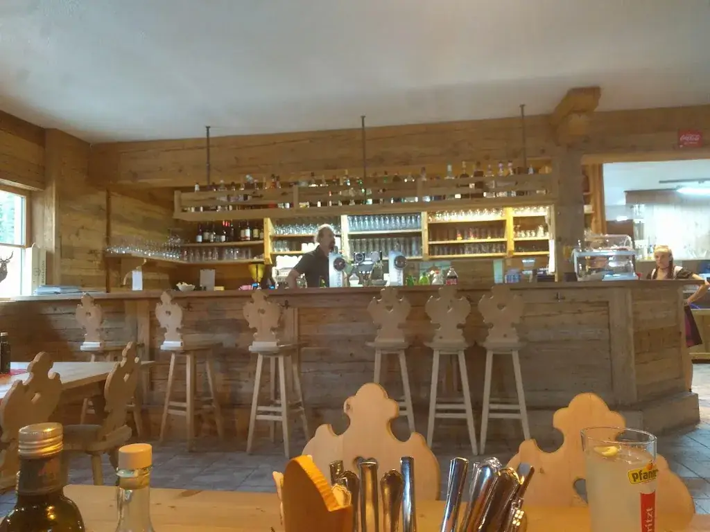 Balázs Pesti_Puschtra Alm_Heinfels_avis