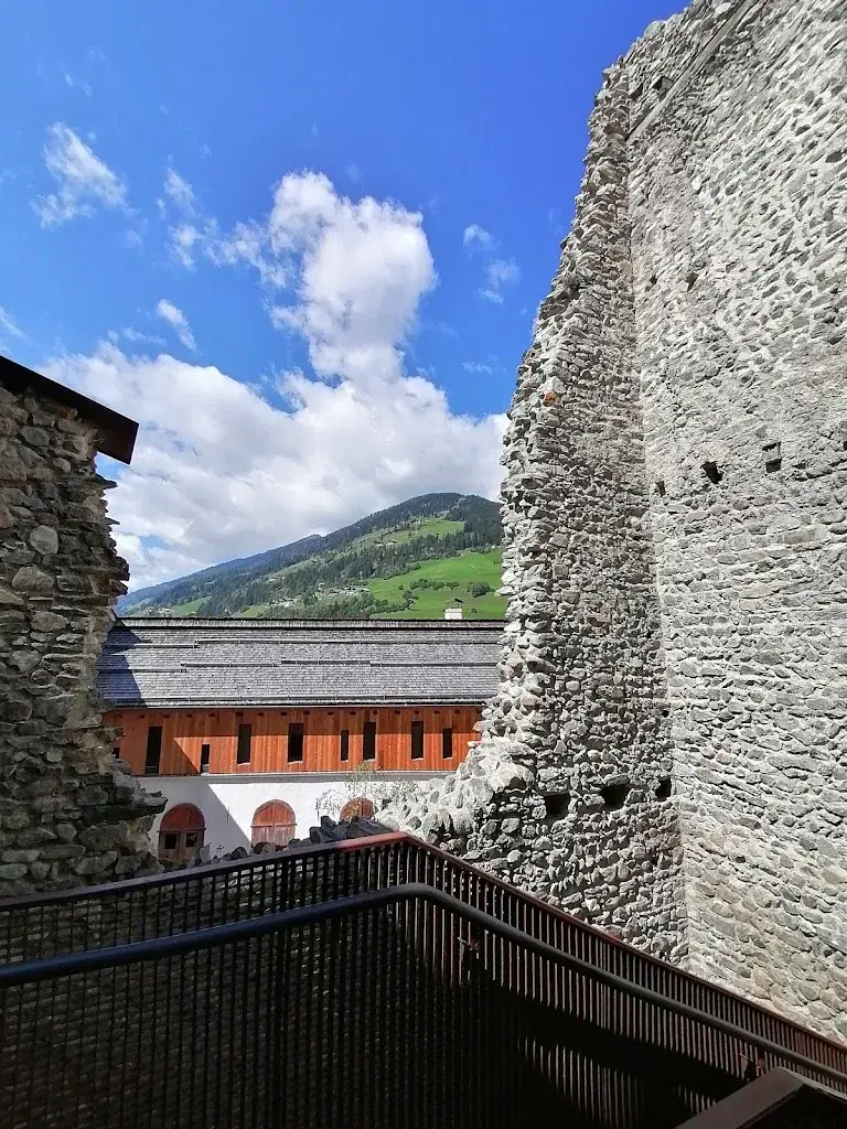 Hajnalka Böröcz_Burg Heinfels_Heinfels_recensione