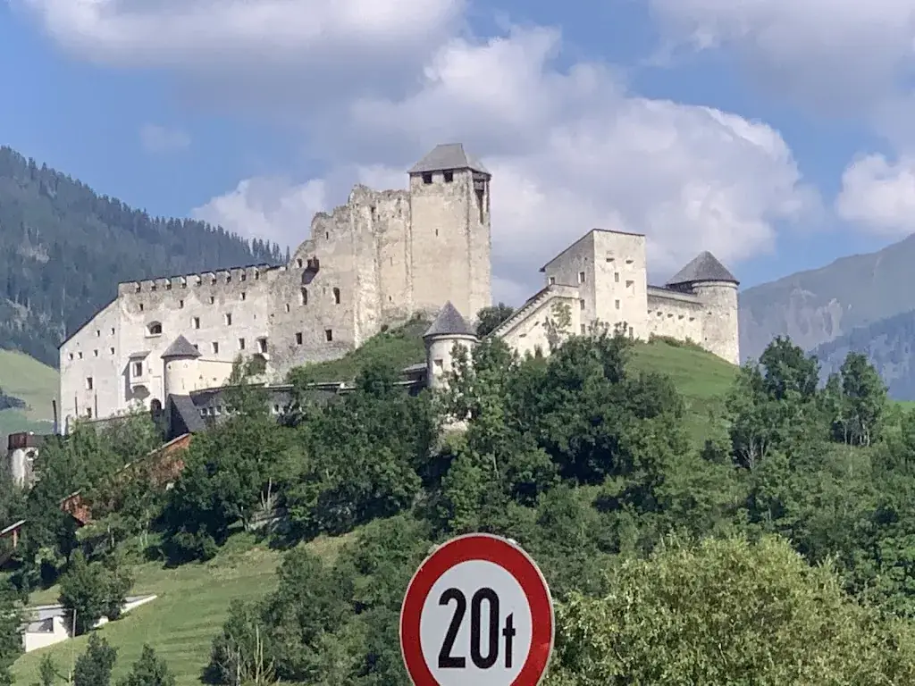 valbruna magnani_Burg Heinfels_Heinfels_recensione