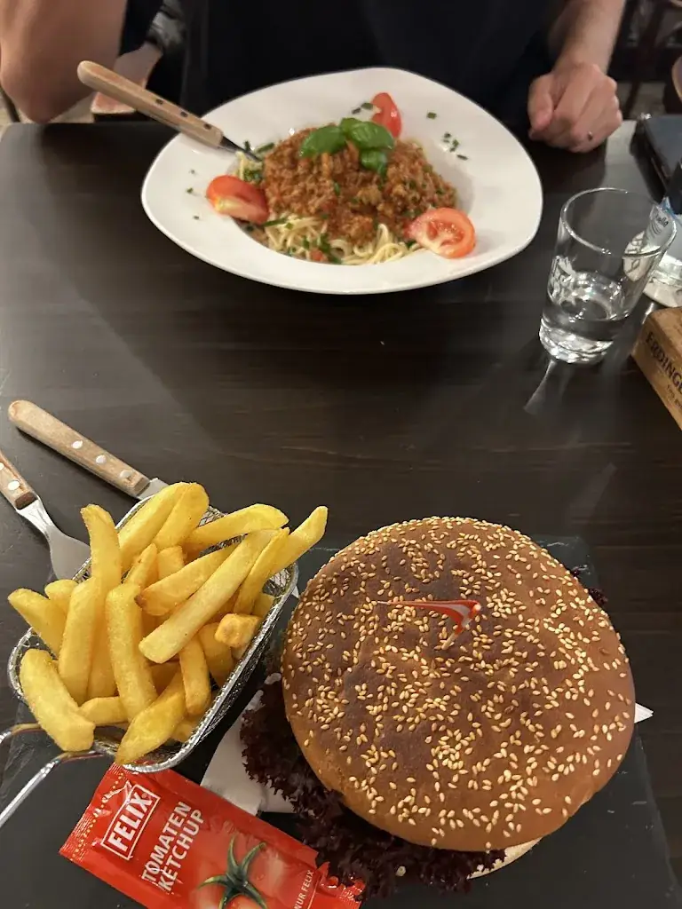 יסכה יהודה_Des-iss_Hippach_review