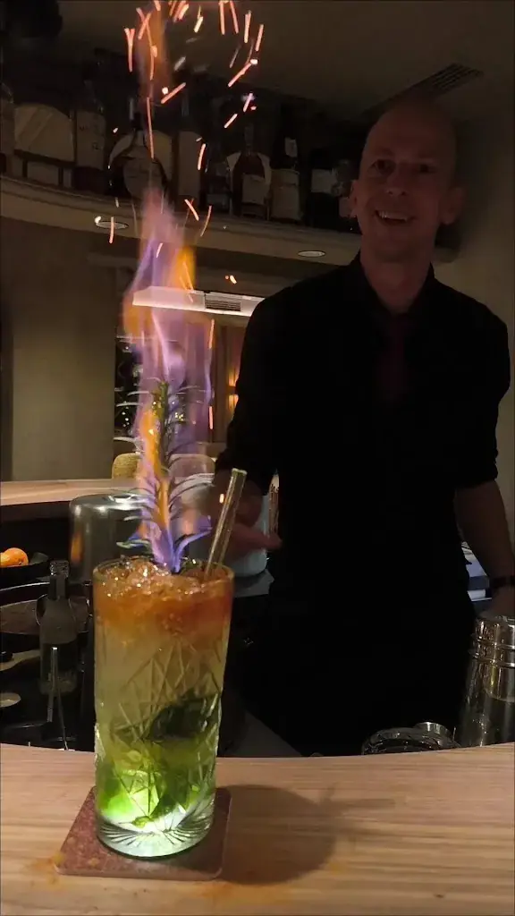 83 Bar Music Food_Hippach_slider_image_2