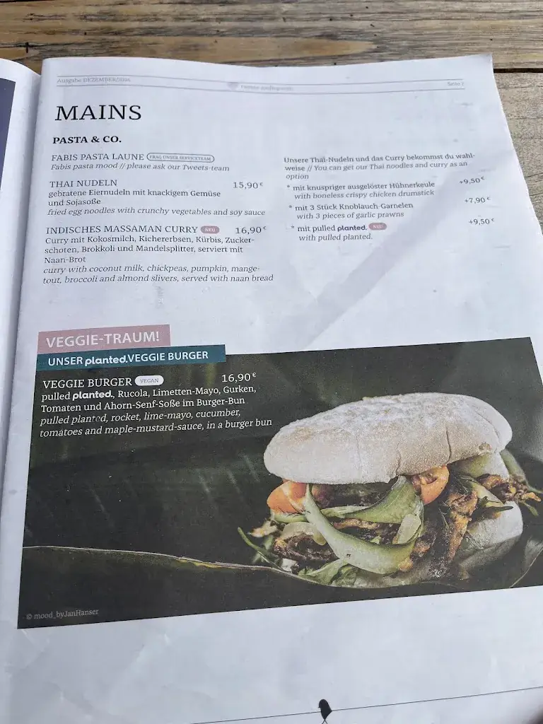 Menu_Tweets Rooftop Restaurant Lounge_Hippach_image_3