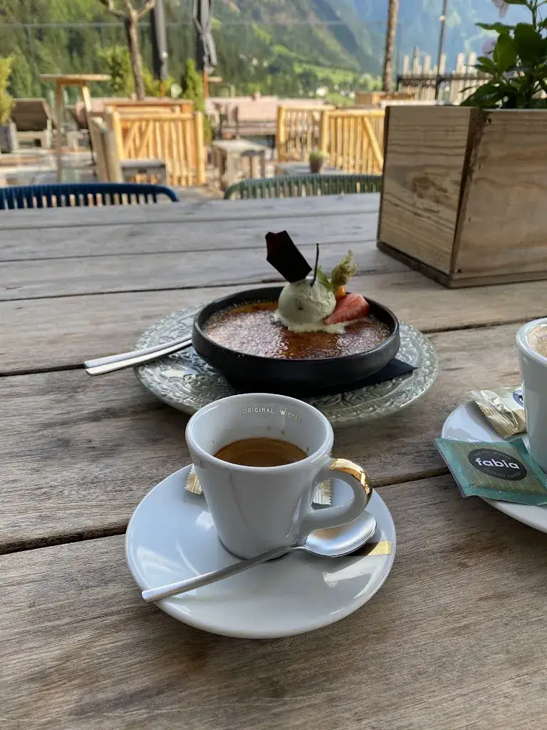 Menu_Tweets Rooftop Restaurant Lounge_Hippach_image_5