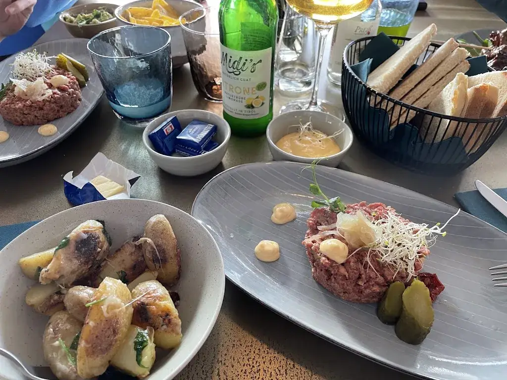 Menu_Tweets Rooftop Restaurant Lounge_Hippach_image_6