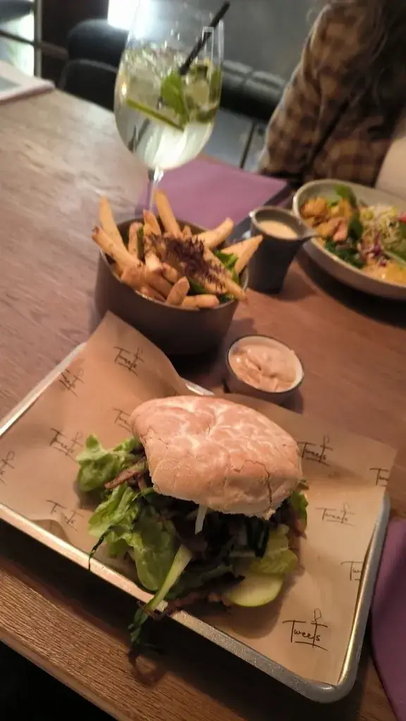 Menu_Tweets Rooftop Restaurant Lounge_Hippach_image_8