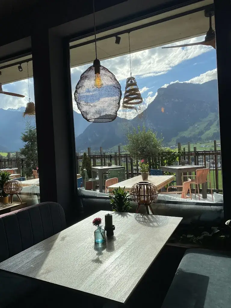 Hend_Tweets Rooftop Restaurant Lounge_Hippach_review
