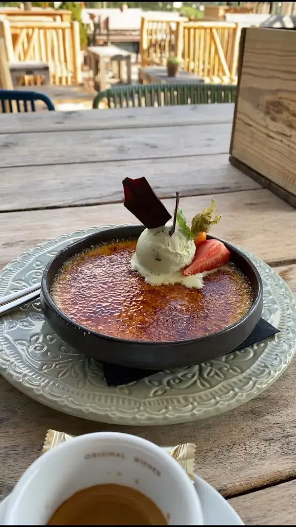 Tweets Rooftop Restaurant Lounge_Hippach_slider_image_2