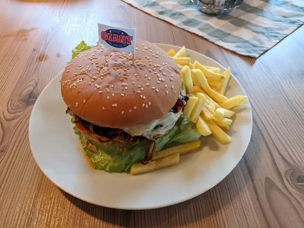 Petr Poliak_Jausenstation Nasenalm_Hippach_avis