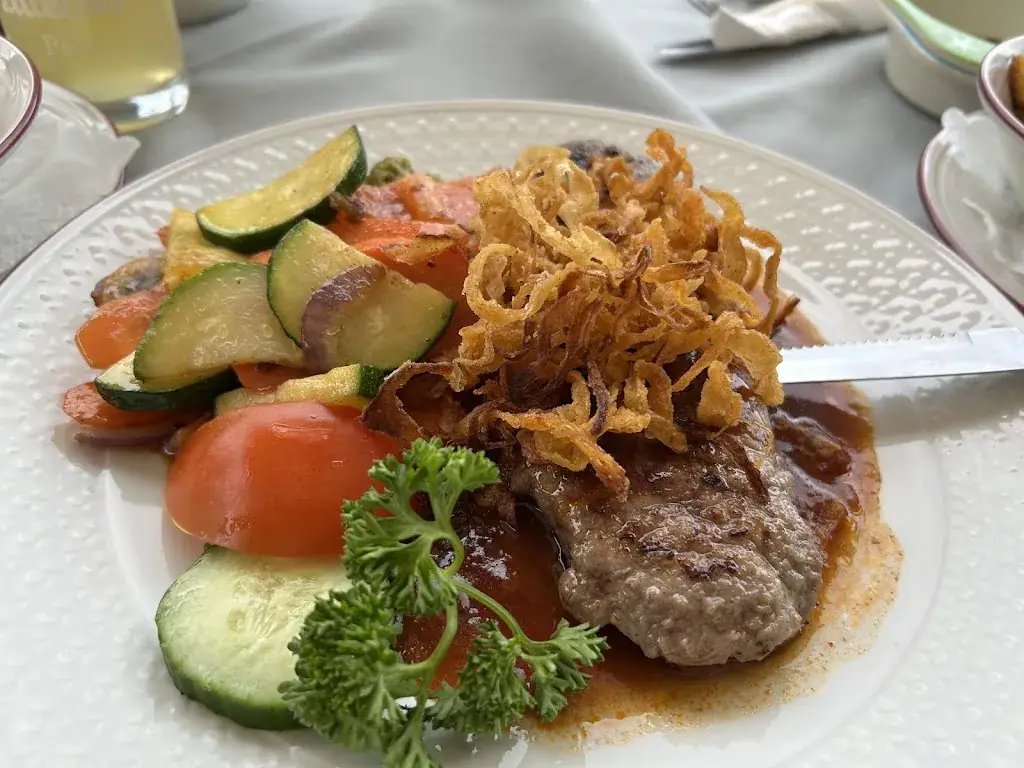 Marcel van Poeijer_Bruggerstube_Hippach_review