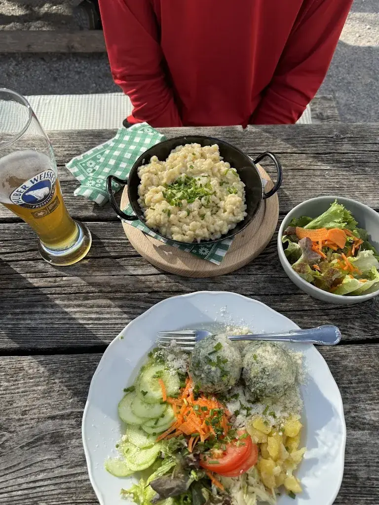 Sofia Straub_Höttinger Alm_Hötting_review