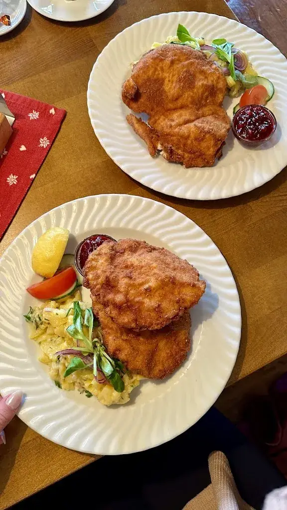 Gabrielle R_Schutzhaus Patscherkofel_Igls_review