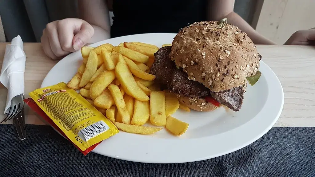 jamie neale_Das Hausberg Restaurant_Igls_avis