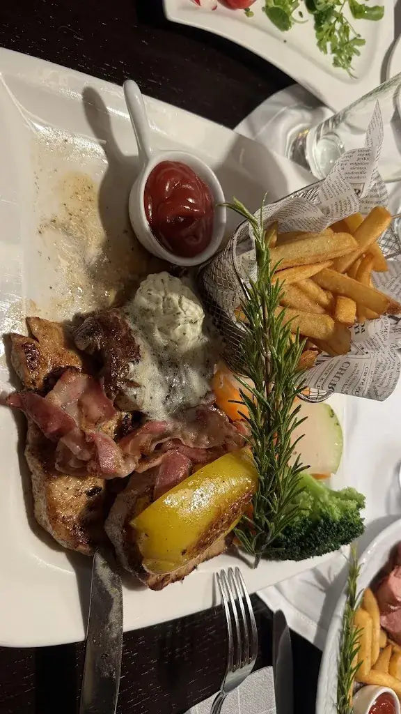 florin preda_Gasthaus Goldener Löwe_Hall in Tirol_review