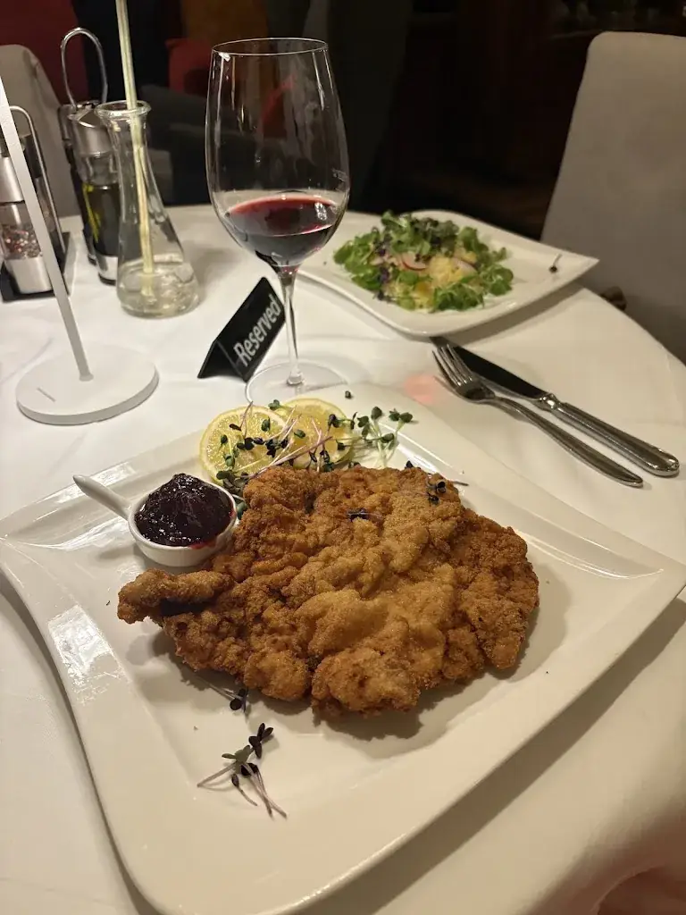 A A_Gasthaus Goldener Löwe_Hall in Tirol_review