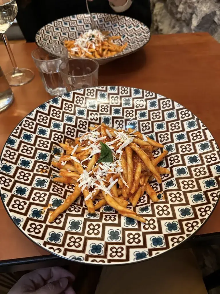 PABLO SÁNCHEZ_Vinothek Ombra_Hall in Tirol_review