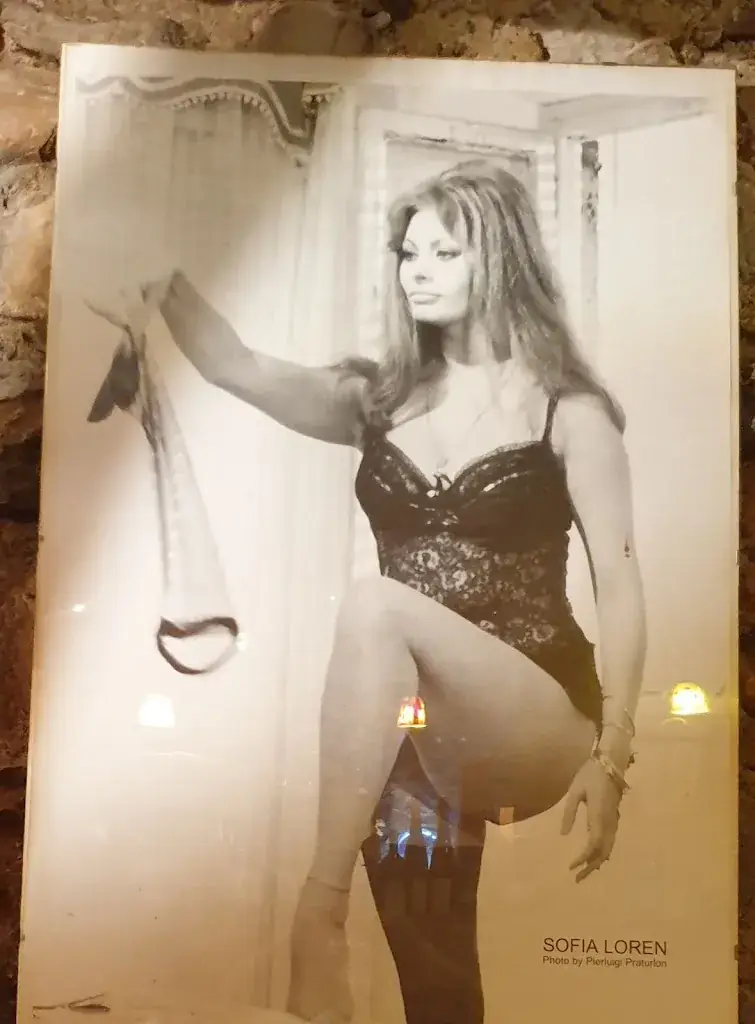 See Räuber _Vinothek Ombra_Hall in Tirol_review