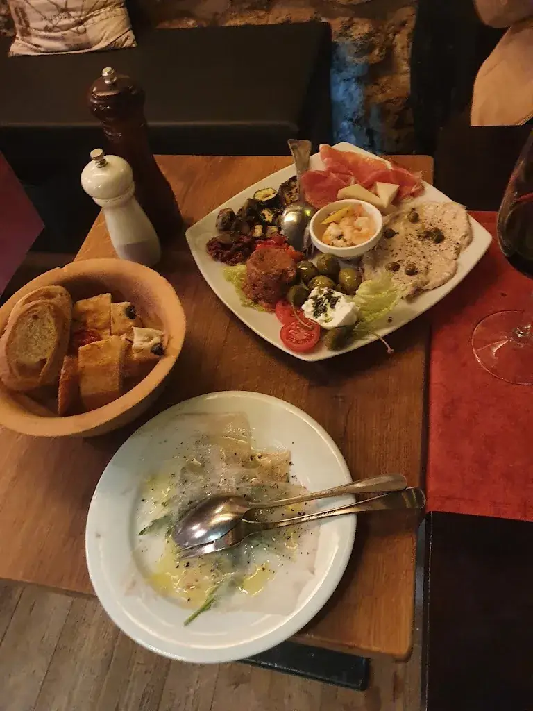 Rebecca Walch_Vinothek Ombra_Hall in Tirol_review