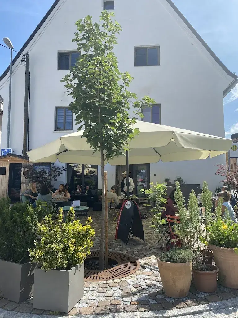 Marina Amorós_Cafe im Erzspeicher_Hall in Tirol_recensione