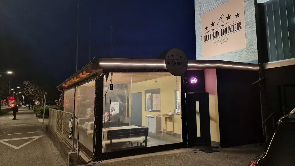 Road Diner Hall – Burger | Grill | Sandwich -- Region Absam | Mils | Thauer | Rum_Hall in Tirol_slider_image_1