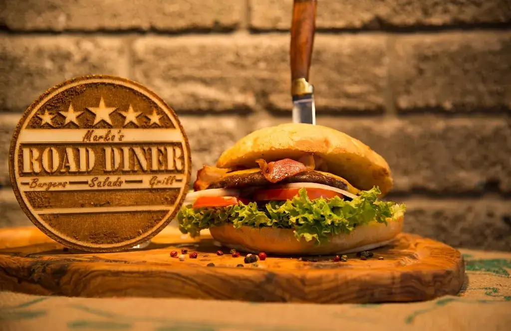 Road Diner Hall – Burger | Grill | Sandwich -- Region Absam | Mils | Thauer | Rum_Hall in Tirol_slider_image_2