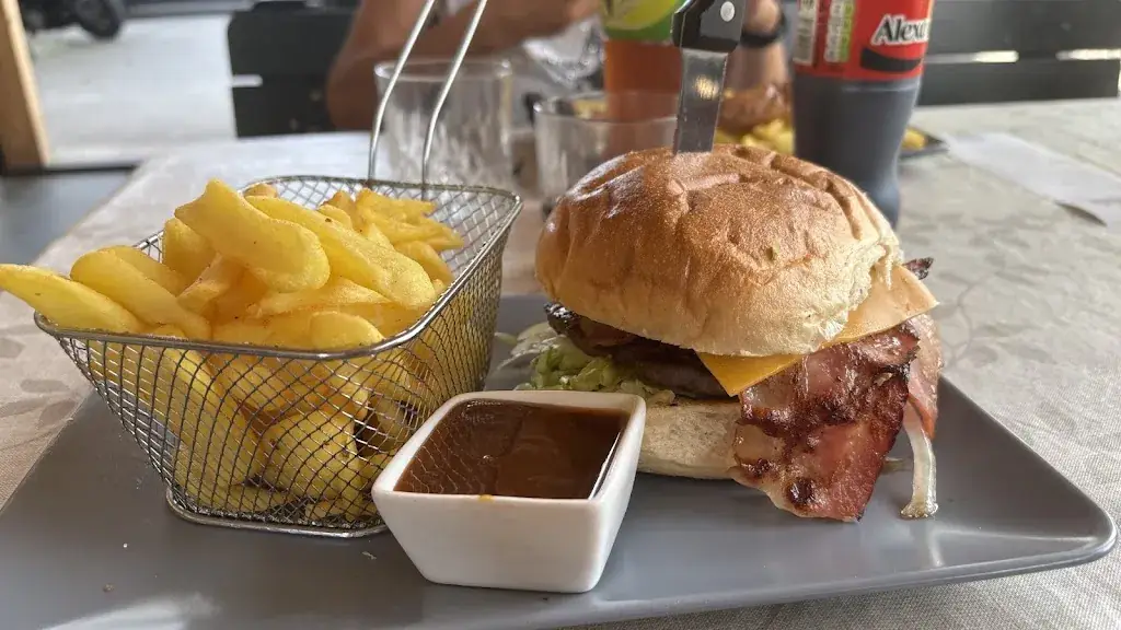 Road Diner Hall – Burger | Grill | Sandwich -- Region Absam | Mils | Thauer | Rum_Hall in Tirol_slider_image_3