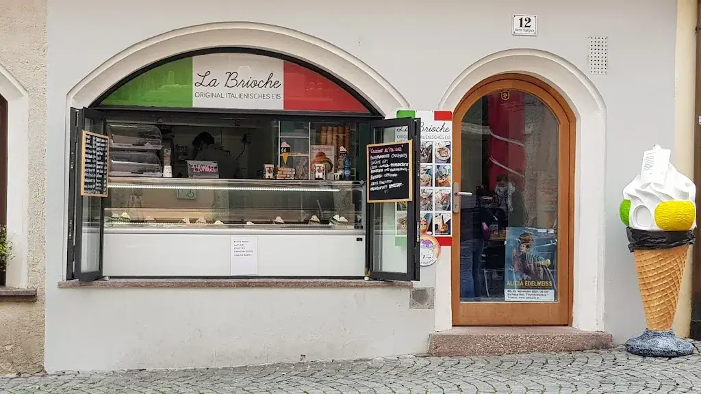 Manfred Lindtner_La Brioche_Hall in Tirol_review