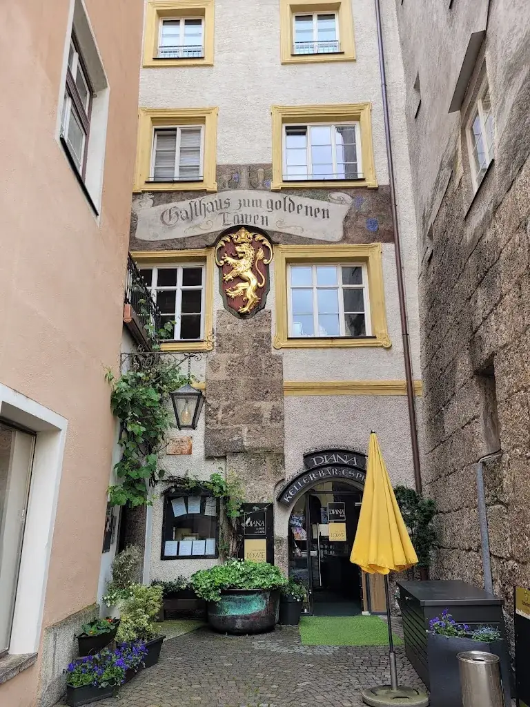 Jasmine Albrecht_Goldener Löwe & Diana Bar_Hall in Tirol_review