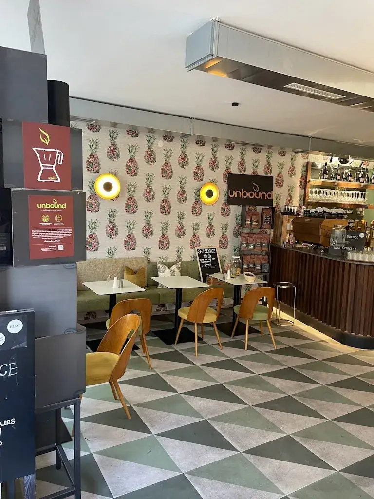 Ulyana Meliukh_FLOS coffee&bagels_Hall in Tirol_review