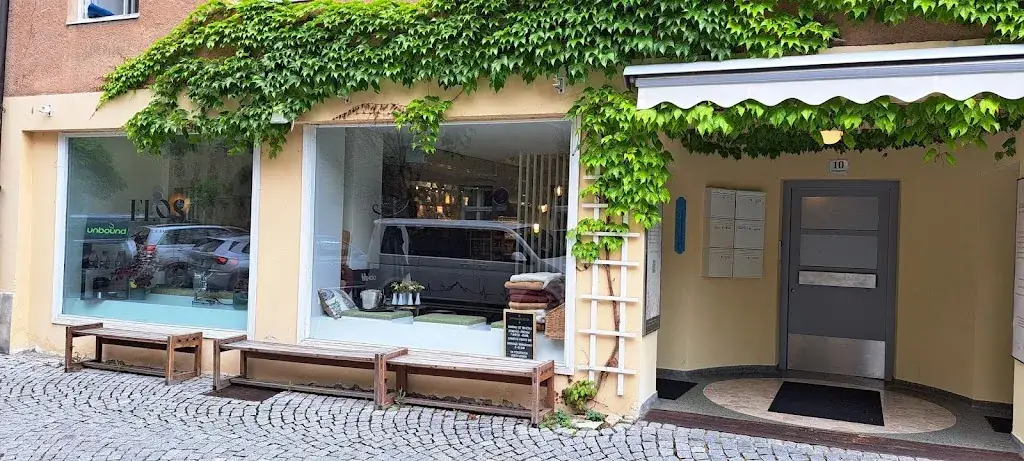 FLOS coffee&bagels_Hall in Tirol_slider_image_1