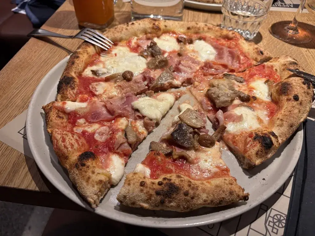 Stephan Klingler_Die Pizzerei_Innsbruck Stadt_avis