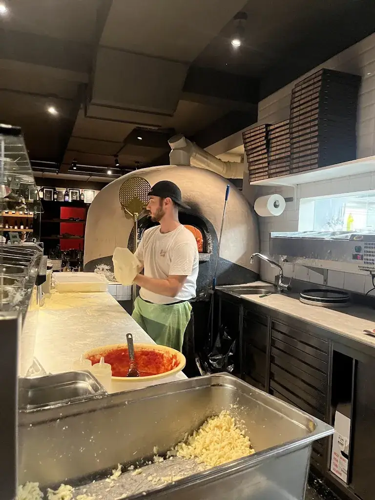 Nahuel Roza_Die Pizzerei_Innsbruck Stadt_avis