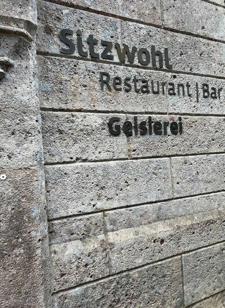 William Leong_Sitzwohl_Innsbruck Stadt_review