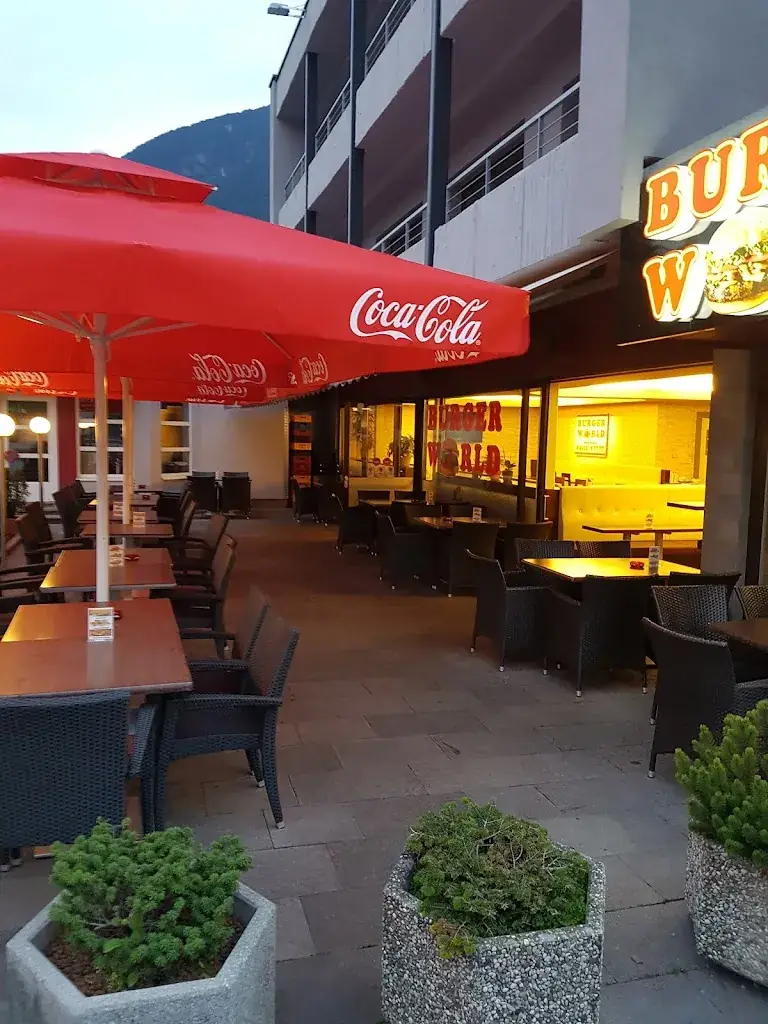 Burger World & Cafe_Imsterberg_slider_image_1