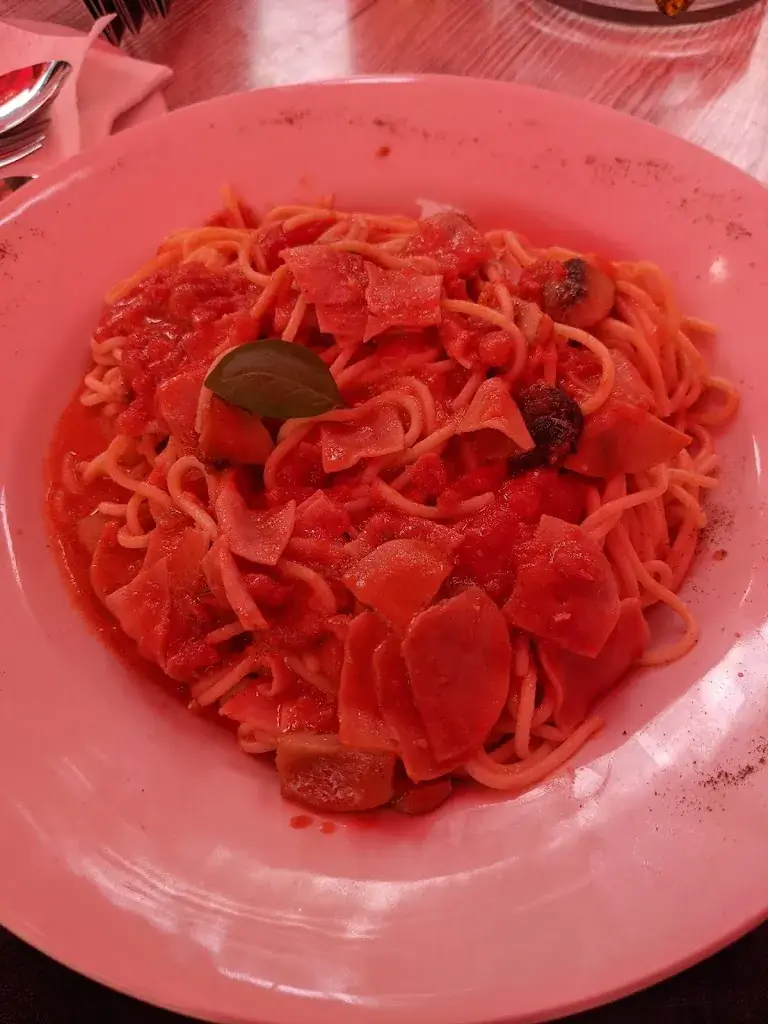 Micah Wilkinson_Pizzeria La Luna_Imst_recensione