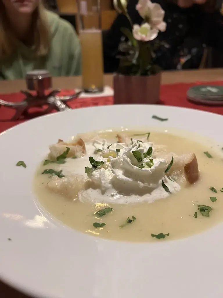 Kotryna Bikutė_die Schals_Jenbach_avis