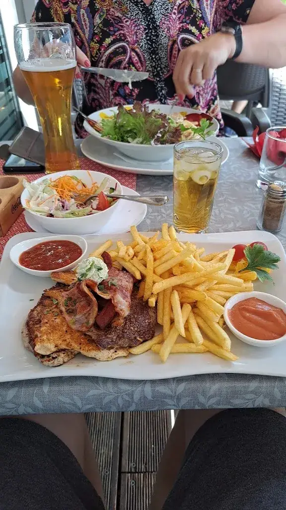 Ivo Knorr_Pizzeria Zirm Restaurant_Jerzens_review