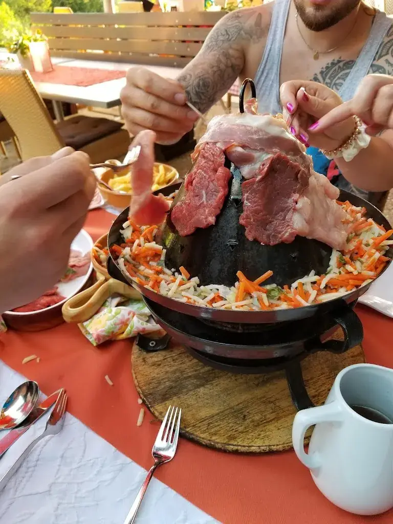 David Sinn_Restaurant-Cafe Schrofen-Hütte_Jungholz_review