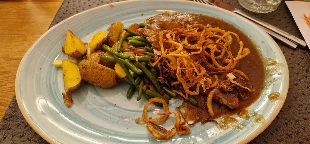 Christina Sund_Hotel und Wirt Wallner_Arnoldstein_avis