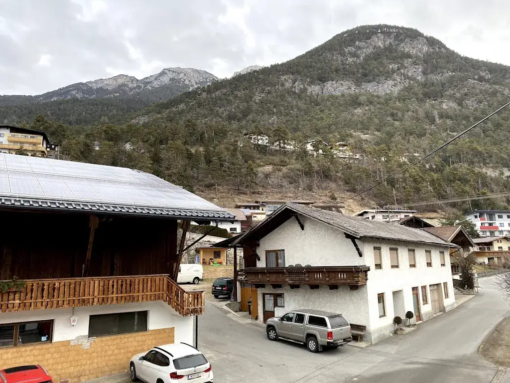 Tomas Borovicka_Gasthaus Pension Traube - Karres_Karres_avis